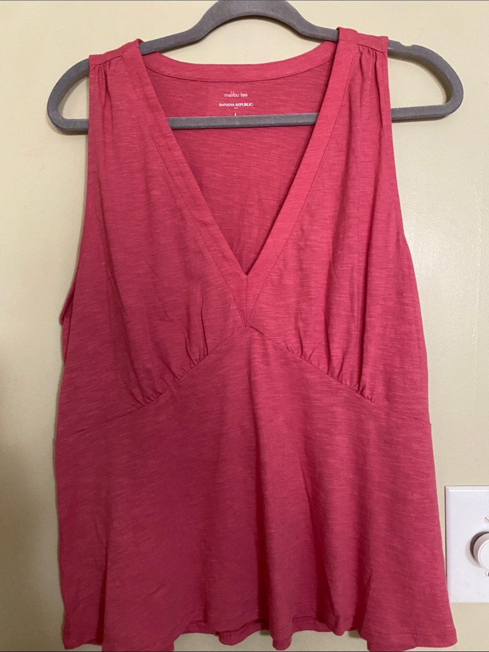 Banana Republic V-Neck Sleeveless Tank Top - Raspberry